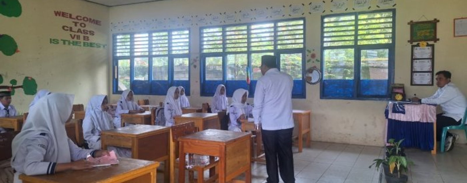 Kepala MTsN 4 Kerinci Laksanakan Supervisi Pembelajaran di Kelas