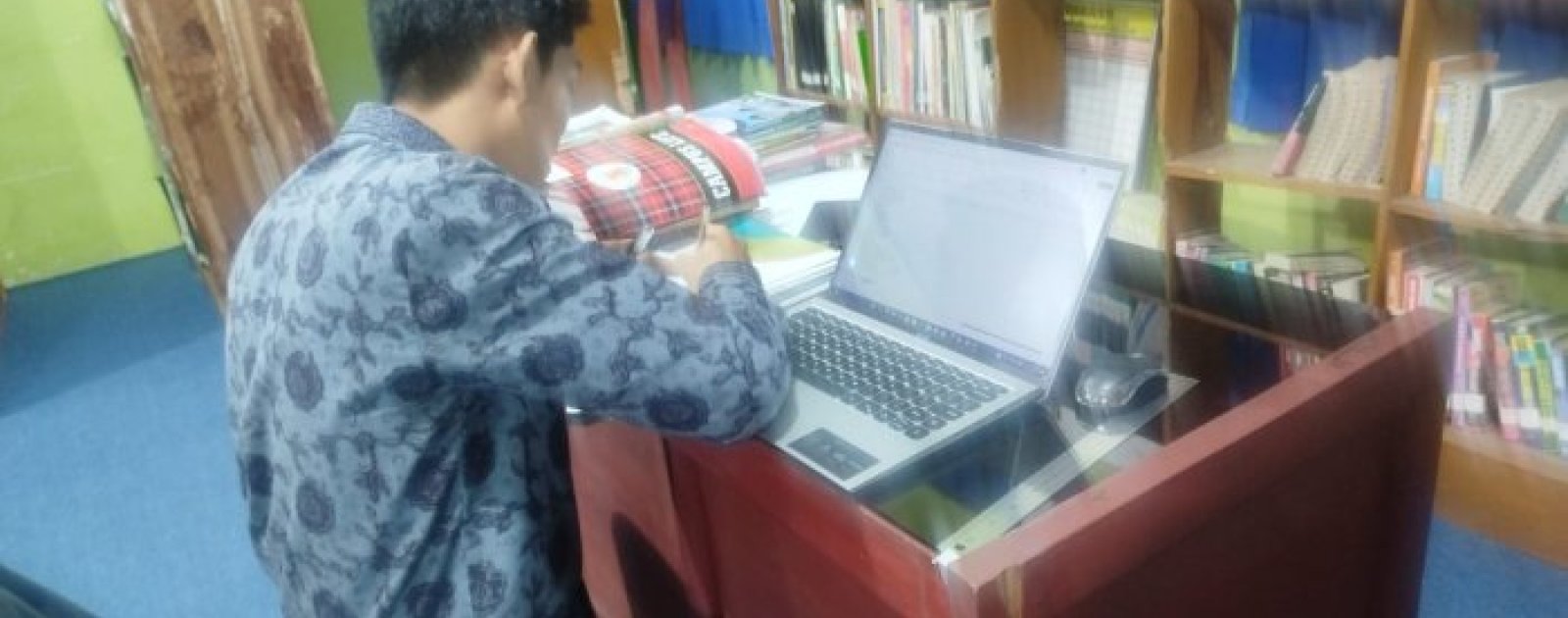 Guru MAN 1 Muaro Jambi Fokus Input Nilai RDM Jelang Pencetakan Rapor