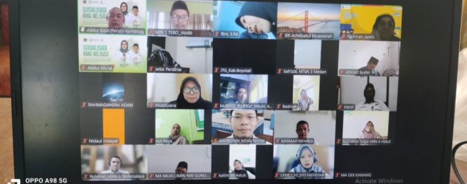 Dewan Guru MIN 1 Tebo Ikuti Sosialisasi KMA 1503 Tahun 2025 Melalui Zoom Meeting