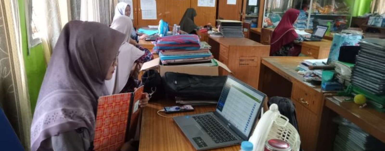 Dewan Guru MIN 1 Tebo Sukseskan Pengisian Raport Digital Madrasah