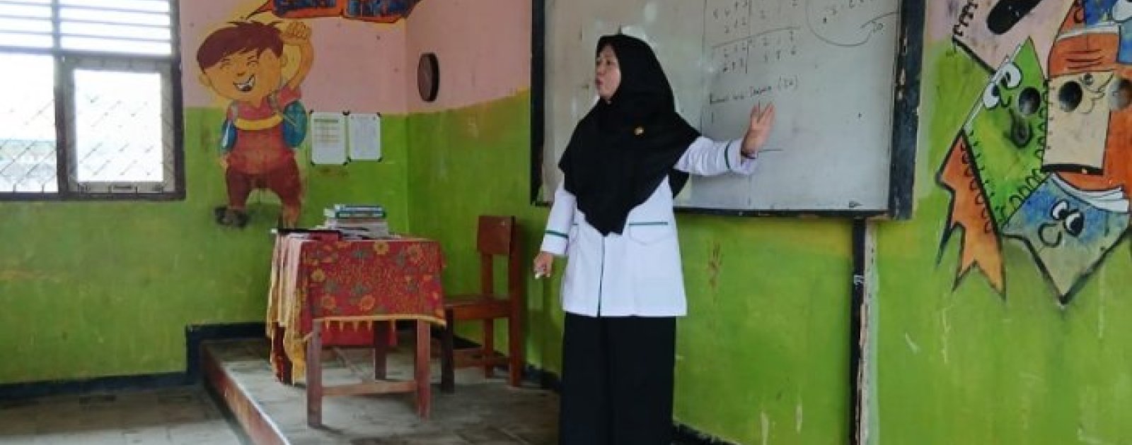 Guru IPA Ajak Siswa VIIIA Kenali Proses Pencernaan Makanan