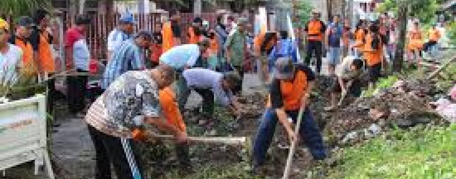 Sebagai bentuk pengabdian kepada masyarakat dan penanaman nilai karakter pada siswa, keluarga besar MTsN 8 Batang Hari