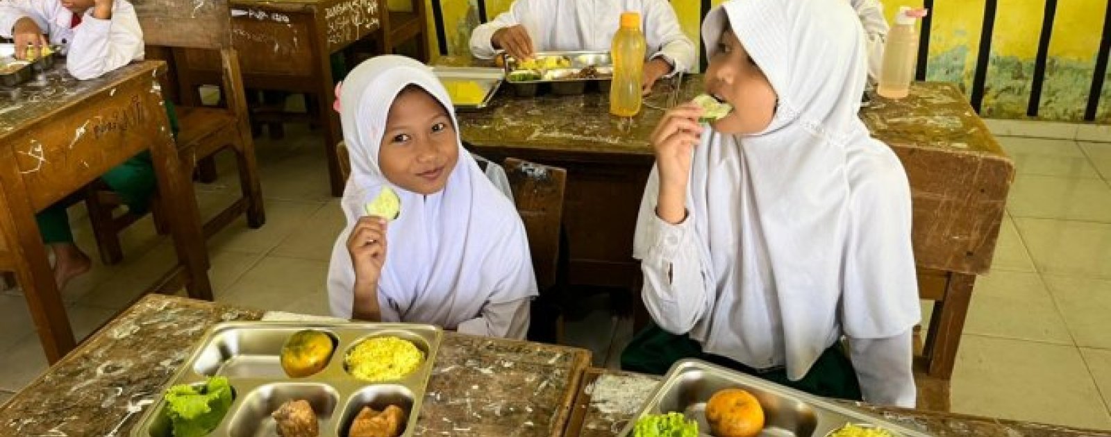 Dihari Senin 15 - 12 - 2025 Menu Bergizi Hiasi Program Dari Bapak Presiden Prabowo Makan Bergizi Gratis (Mbg)