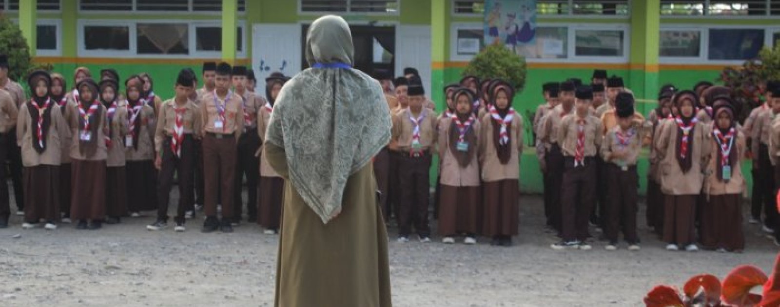 Solidaritas Menggema: Keluarga Besar MTsN 1 Kerinci Bergerak Cepat Galang Donasi Bencana Alamâ€