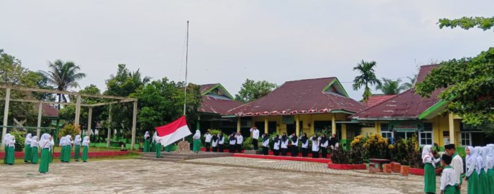 Upacara Bendera di MTsN 4 Batang Hari: Cegah Kenakalan Remaja, Masa Depan Anda Ada di Tangan Anda Sendiri