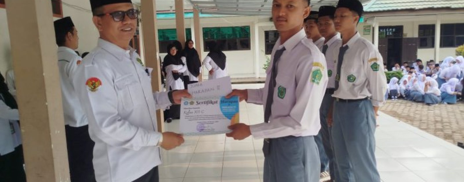 Kelas XII C Raih Juara Harapan 2 Lomba Kebersihan Kelas