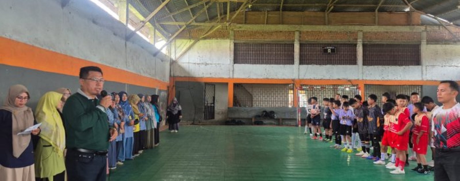 Perkuat Silaturrahmi Antar Warga Madrasah, Kepala MTsN 2 Sungai Penuh Resmi Buka Liga Futsal Madrasah