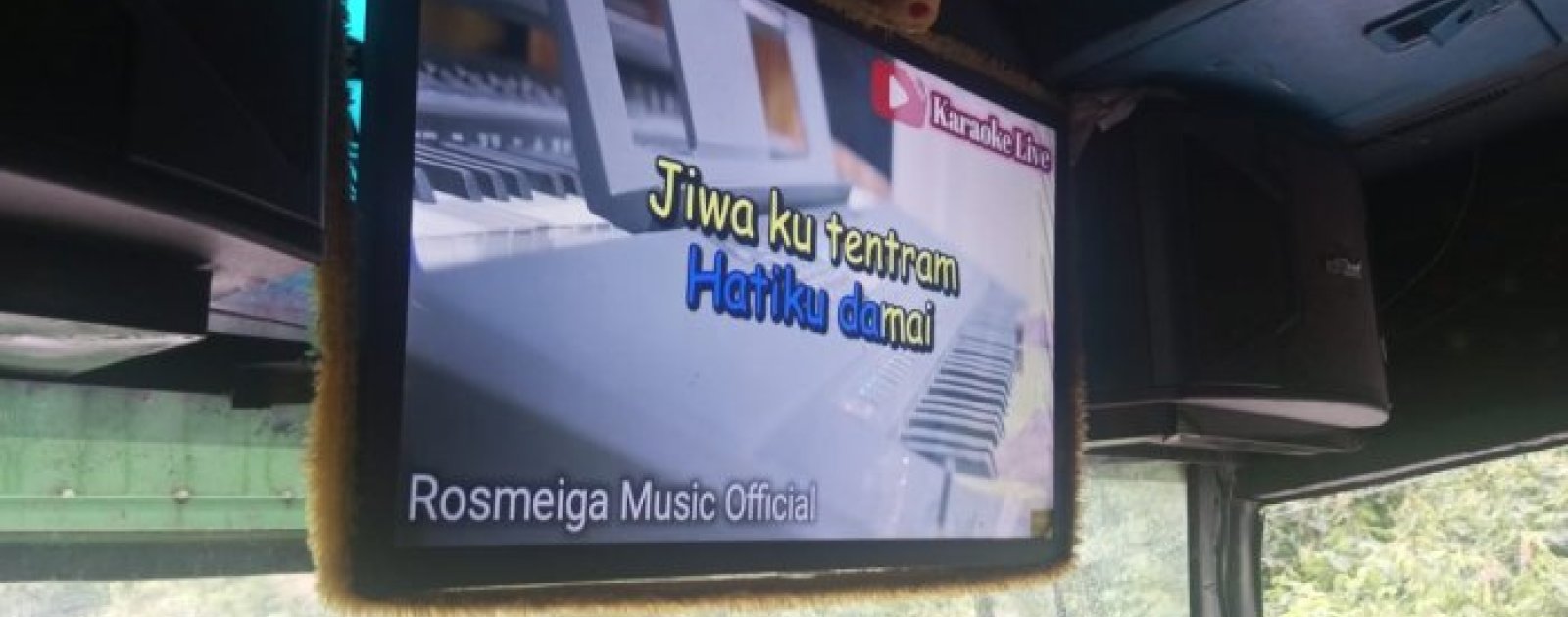 PTK MTsN 6 Kerinci Meriahkan Perjalanan Wisata dengan Bernyanyi Bersama di Dalam Mobil