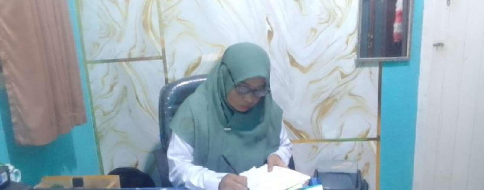 HJ. Usnita Bendahara MIN 1 Merangin, Bekerja Penuh Ketelitian