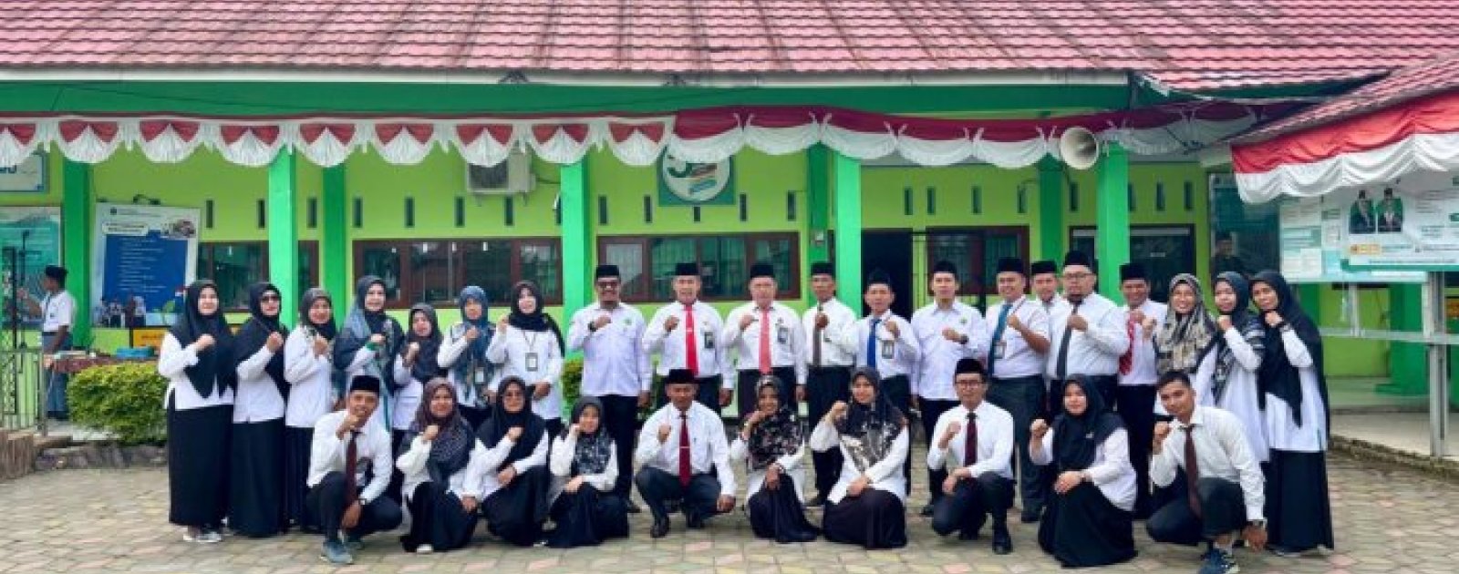 Kasi Penmad Kemenag Kota Jambi Pimpin Upacara di MAN 3 Kota Jambi, Beri Pesan Penting tentang Nilai Diri