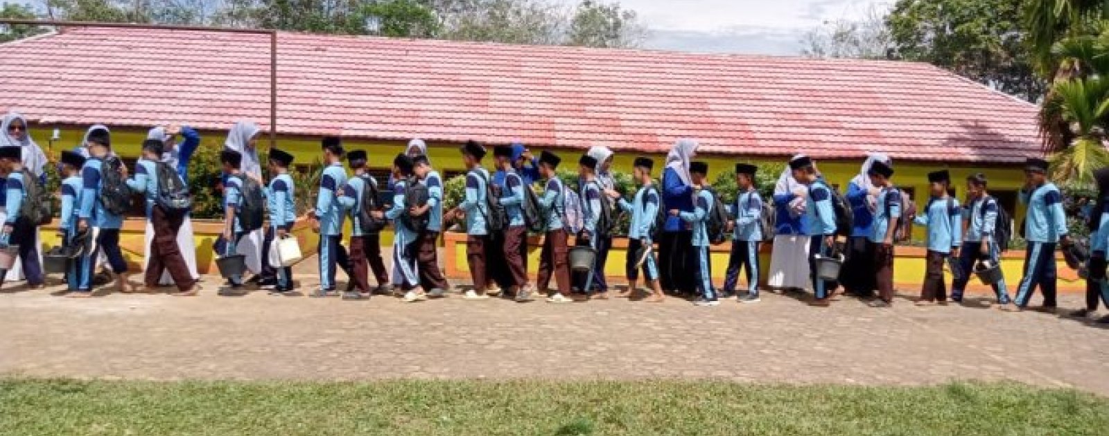 Keluarga Besar MIN 1 Tebo Gelar Tradisi Bersalam-Salaman Sambut Bulan Ramadan 1447 H