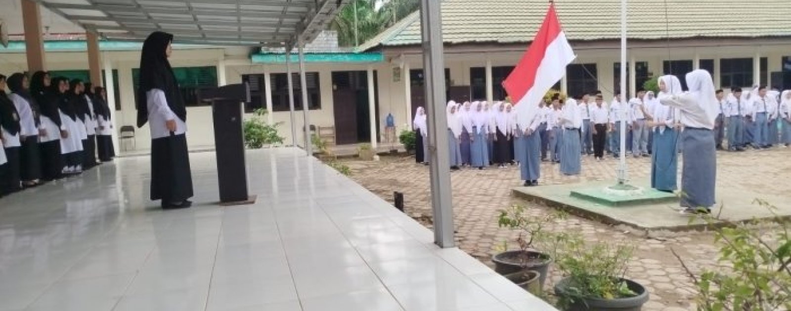 Semangat Baru di Awal Pekan: Upacara Perdana Bersama Wali Kelas Definitif