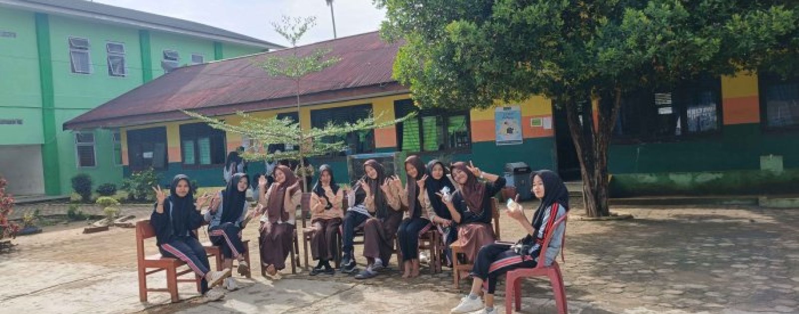 Tim Penyemangat MTsN 2 Bungo Sukses Bangkitkan Antusias Lomba Futsal Antar Kelas