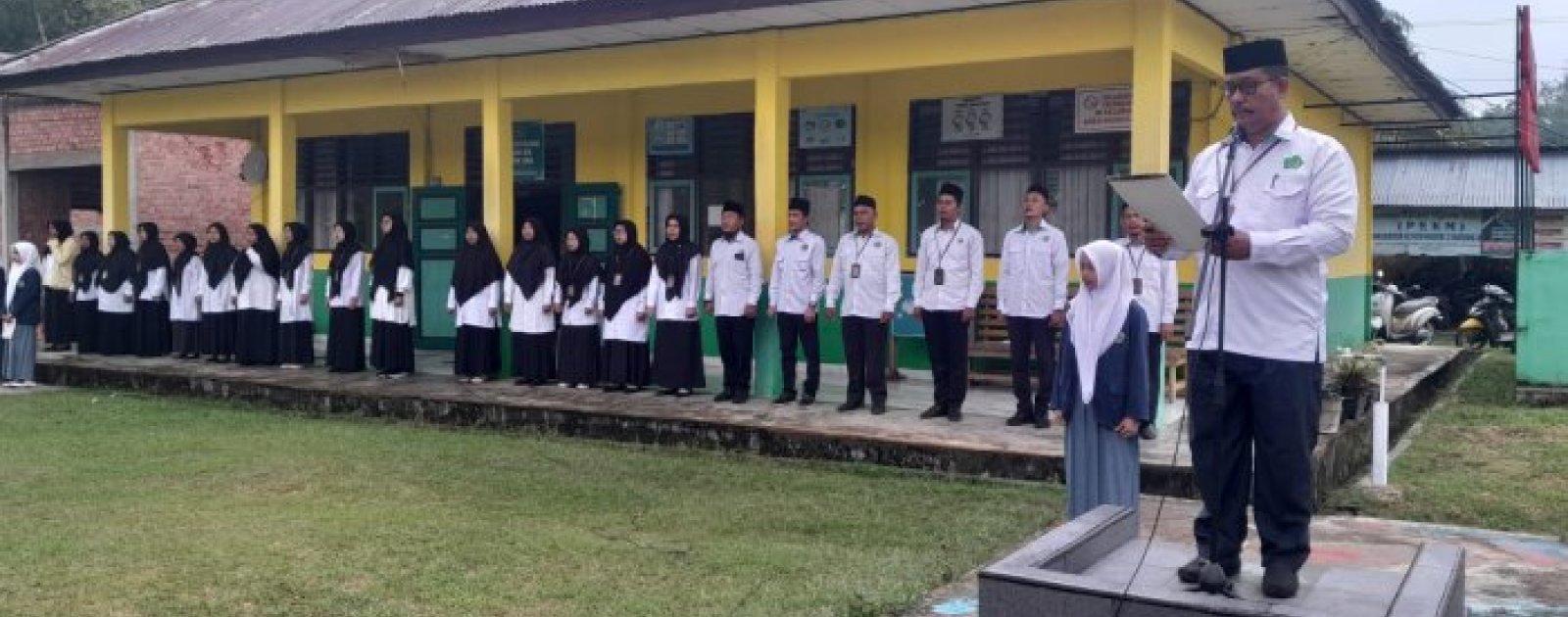 MAN 3 Batang Hari Laksanakan Upacara Rutin Setiap Hari Senin, Pembina Sampaikan Amanat Bermakna dari Kisah Timun Mas