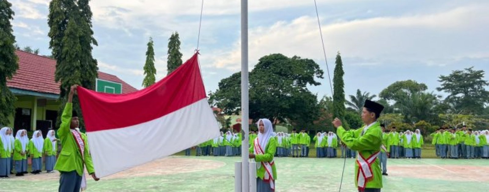 Upacara Senin Pagi di MAN 2 Bungo Tekankan Pentingnya Iman dan Taqwa