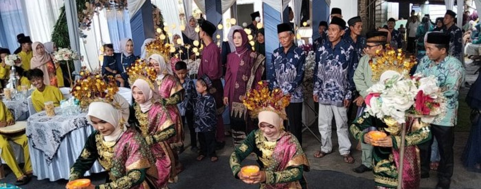 Sanggar Tari dan Budaya MAN 3 Batang Hari Tampil Memukau di Pernikahan Intan dan Bayu