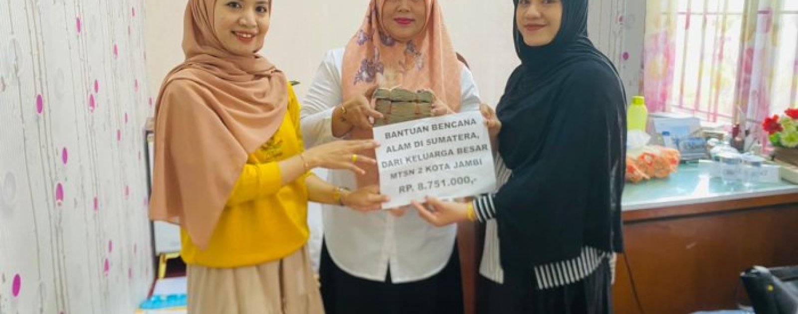 MTsN 2 Kota Jambi Wujudkan Empati, Serahkan Bantuan ke Kemenag Kota Jambi