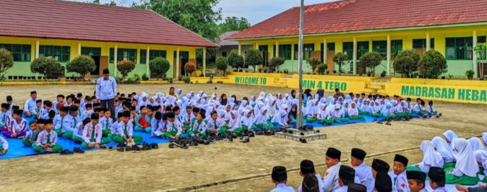 Melahirkan Generasi Percaya Diri: Rutinitas Muhadhoroh Sebagai Bagian Konsisten Pendidikan Karakter di MIN 4 Tebo
