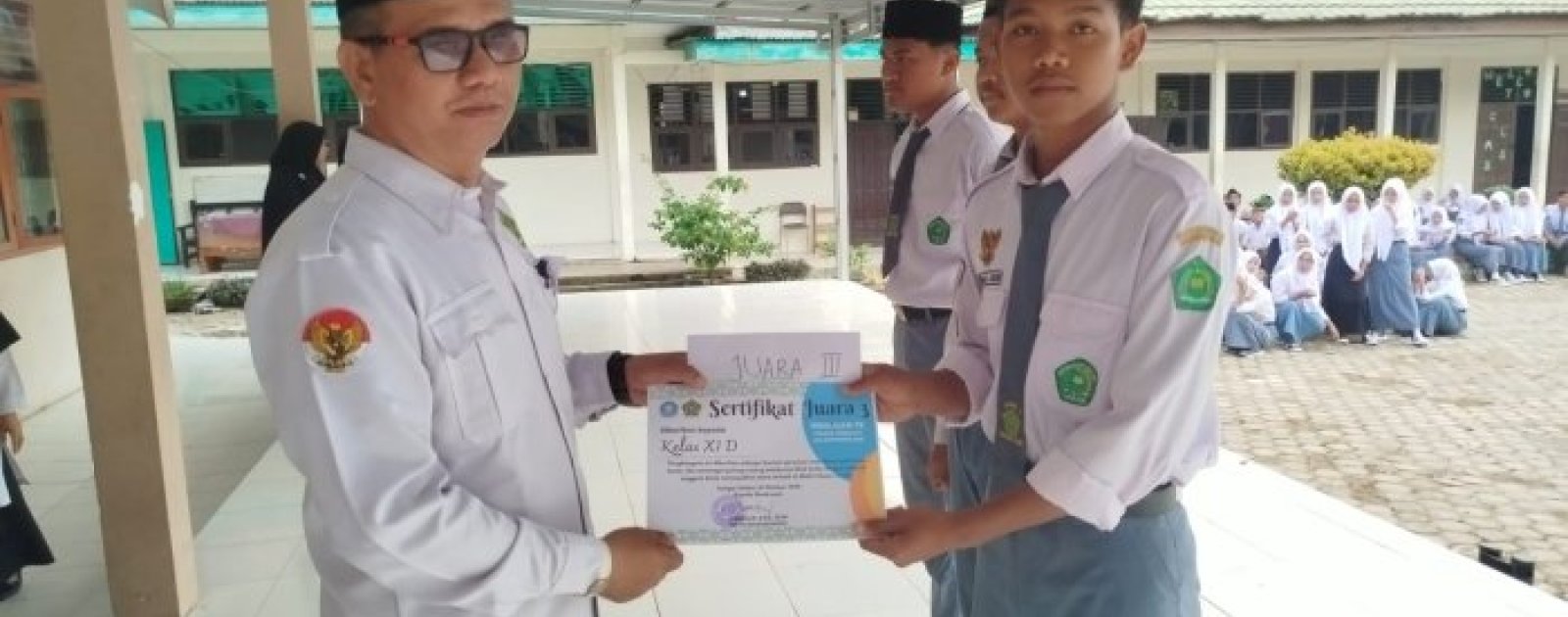 XI C Raih Juara 2 Lomba Kebersihan Kelas MAN 1 Muaro Jambi