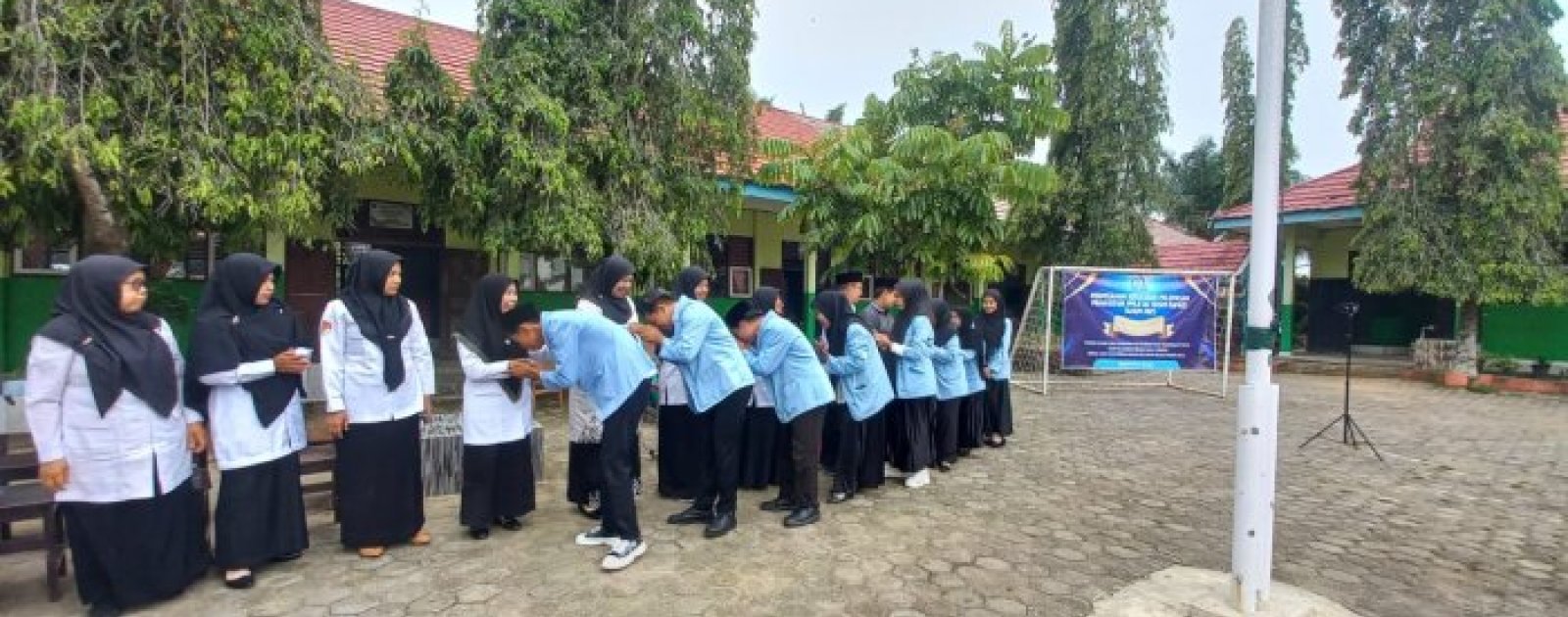 Penuh Haru, Perpisahan Anggota PPLK IAI YASNI Muara Bungo  Di MAN 2 Bungo