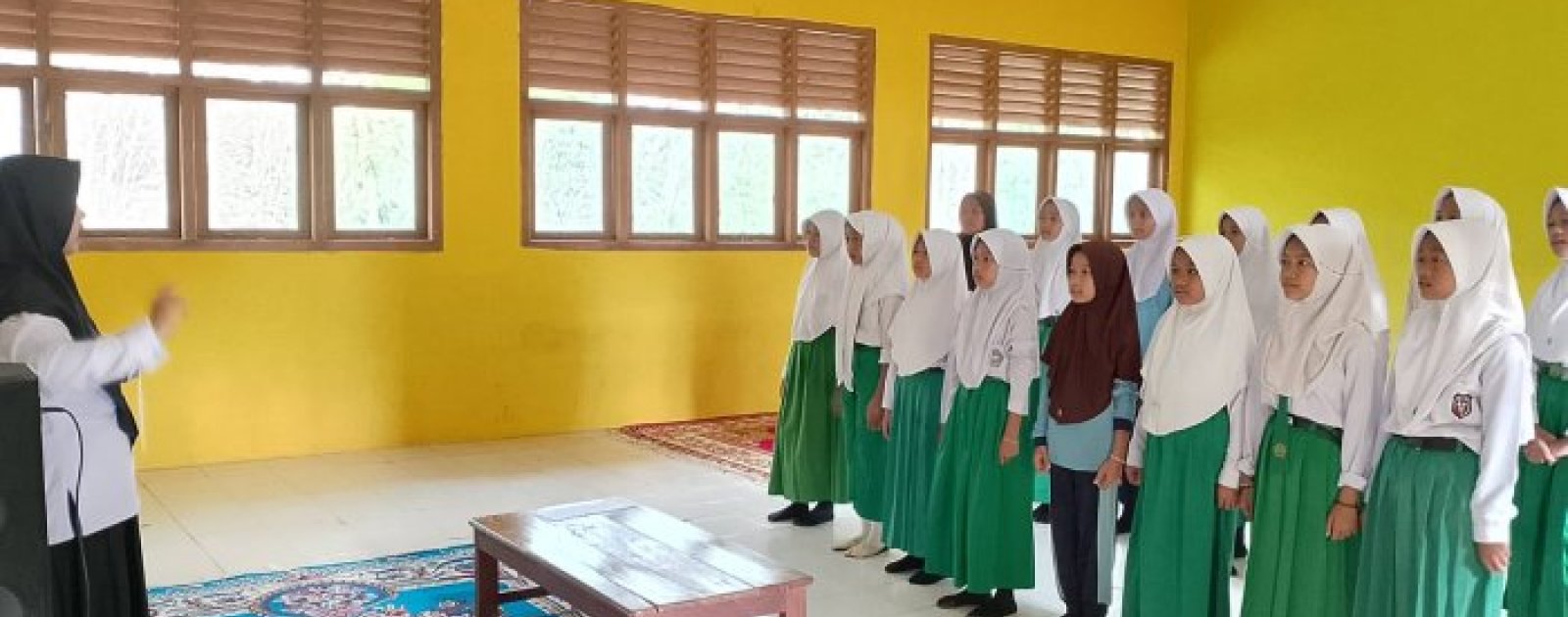 Siswa MIN 1 Tebo Ciptakan Kekompakan Ikuti Latihan Paduan Suara Dengan Serius