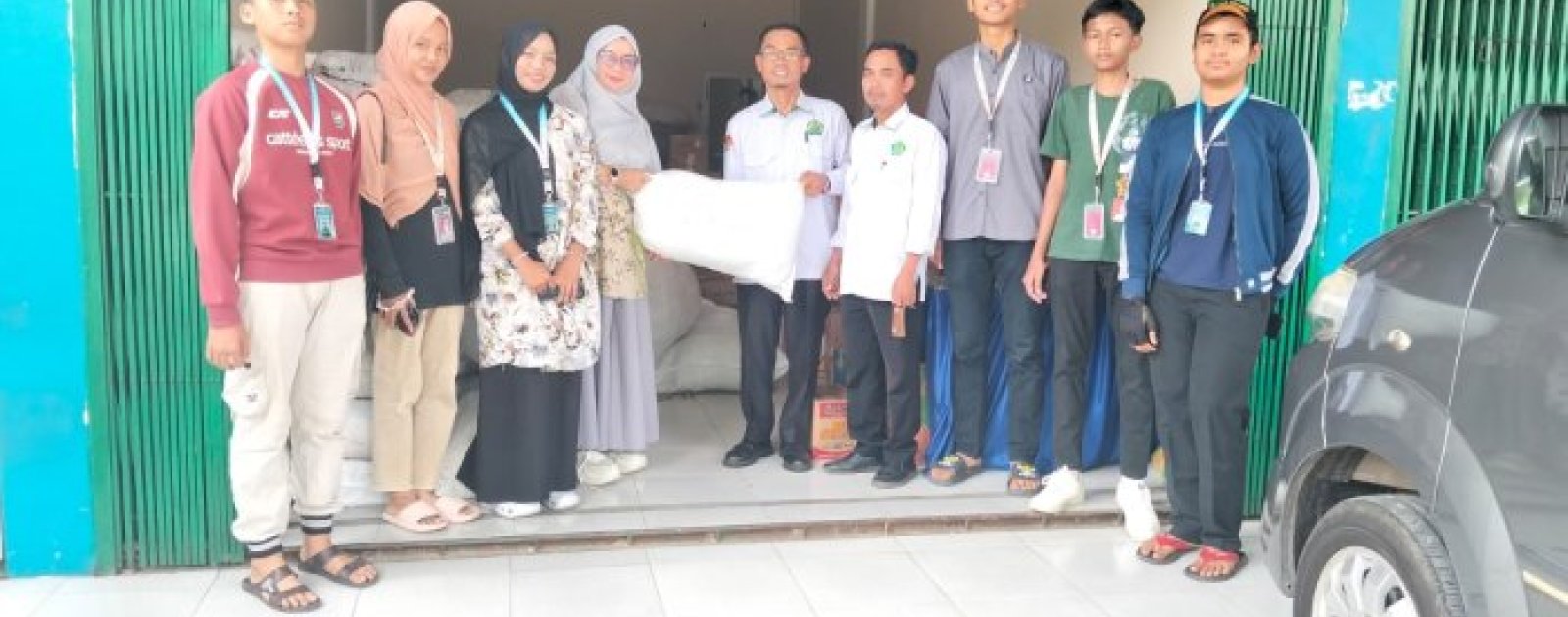 OSIM MAN 2 Kota Jambi Salurkan Bantuan Pakaian Layak Pakai untuk Korban Bencana di Sumbar, Sumut, dan Aceh