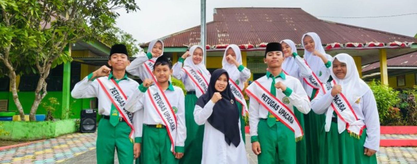 Merah Putih Berkibar, 8B Beraksi: Dari Tugas yang Tuntas hingga Pesan yang Menginspirasi