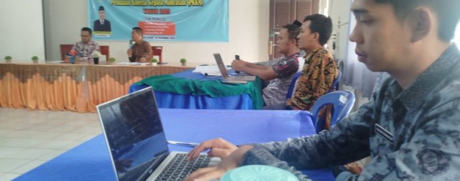 Rapat Akhir Semester MAN 1 Muaro Jambi Tegaskan Pengambilan Rapor Wajib Ayah Siswa