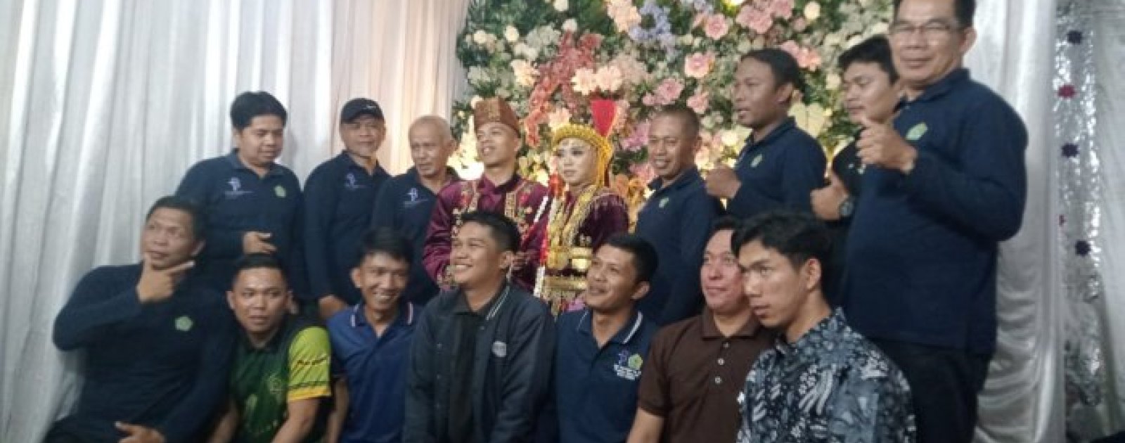 PTK MTsN 6 Kerinci Hadiri Undangan Pernikahan Ibu Suci Amelda di Tanjung Pauh Mudik