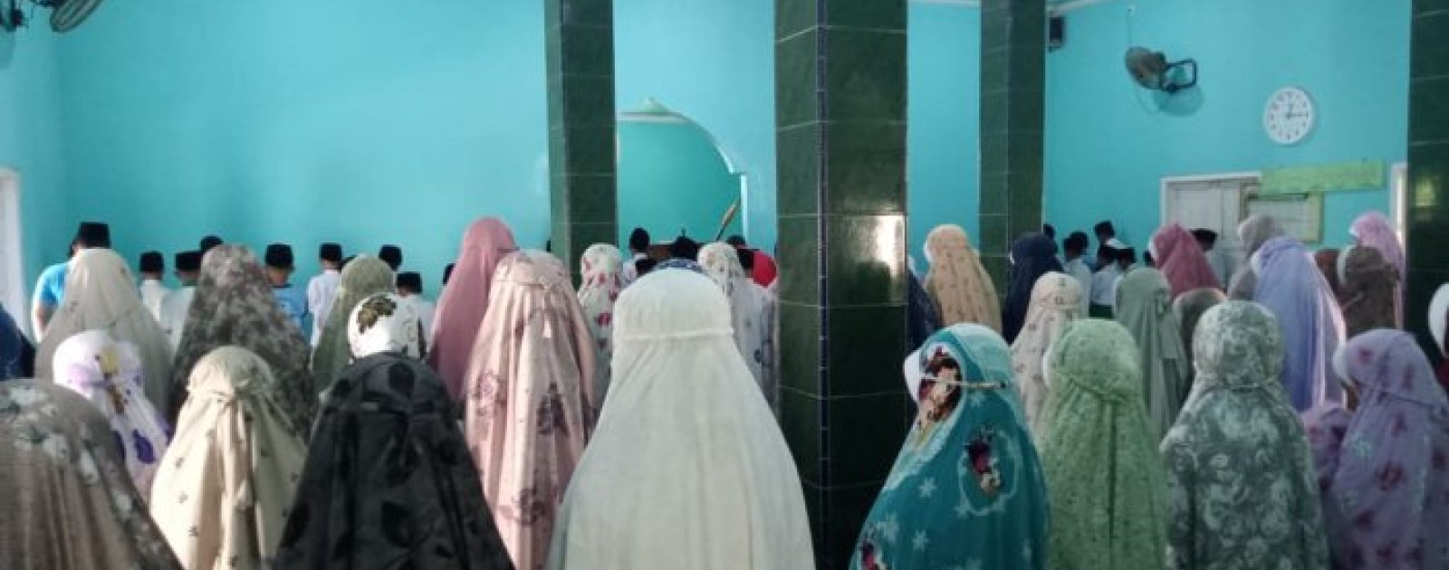 Siswa MIN 1 Tebo Rutin Laksanakan Pembiasaan  Sholat Dzuhur Berjamaah di Lingkungan Madrasah