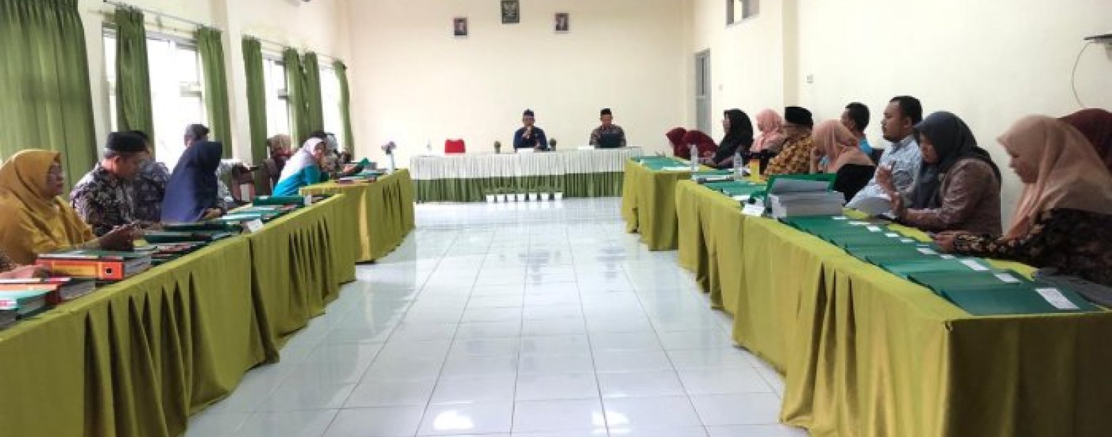 Sehari Jelang PKKM 2025, Kepala MAN 3 Kota Jambi Pimpin Gladi Bersih di Aula Az-Zikra