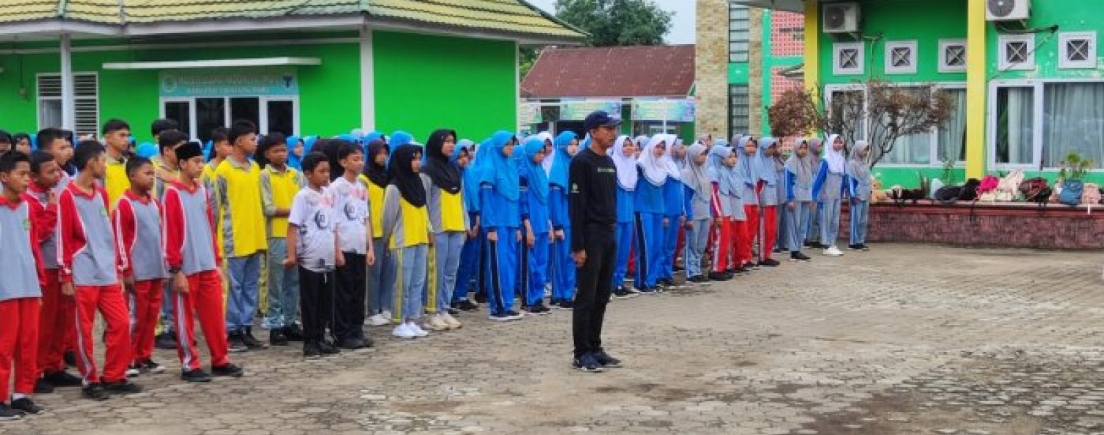 KIPRAH M.CHUSAINI: PLH Kaur TU MTsN 1 Batang Hari Jadi Figur Sentral di Apel Pembukaan PORSENI HAB Kemenag