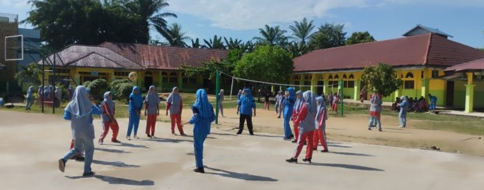 Tingkatkan Prestasi Non-Akademik, MTsN 1 Batang Hari Intensifkan Latihan Voli